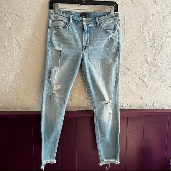 ABERCROMBIE & Fitch Ripped Jeans Size 4 - Picture 1 of 8